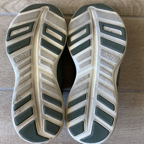 APL Green Camo Running Sneakers Size: 7